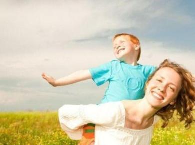 儿子高中天天黏着妈妈,孩子十几岁了却总是黏着妈妈