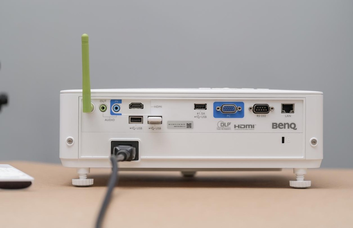 可以随意调整画面尺寸的投影仪,明基e540投影家用