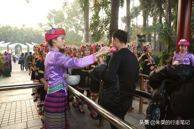 西双版纳泼水节攻略,西双版纳傣族泼水节和广西泼水节