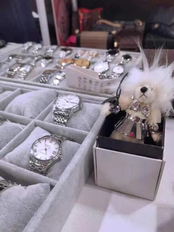 为什么古驰比香奈儿便宜,gucci和香奈儿哪个更高档