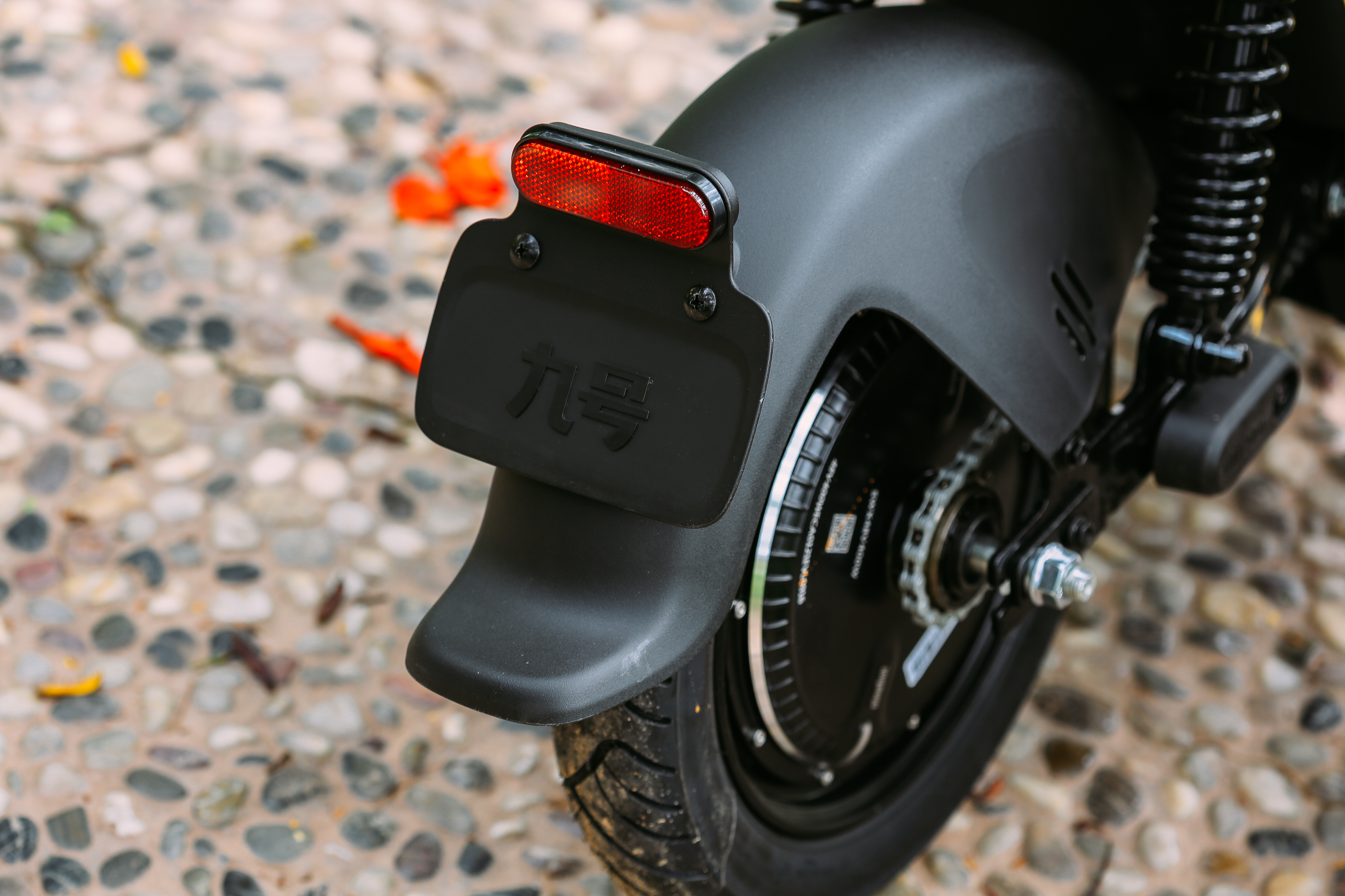 九号电动车新linefriends联名款,九号电动车a40缺点