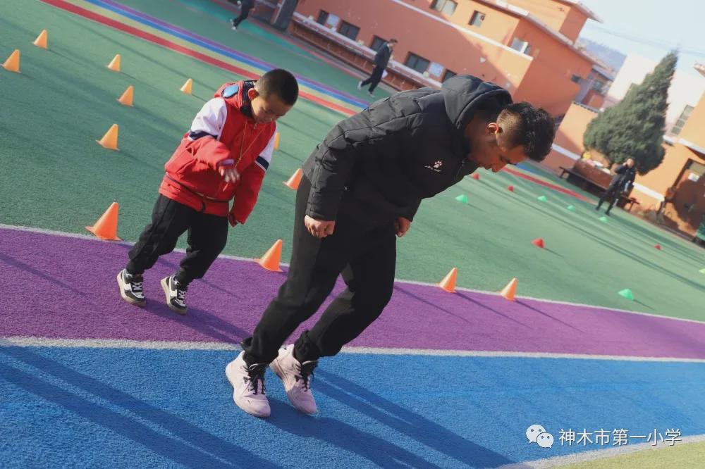 神木第一小学拔河比赛,小学体育优质课简报