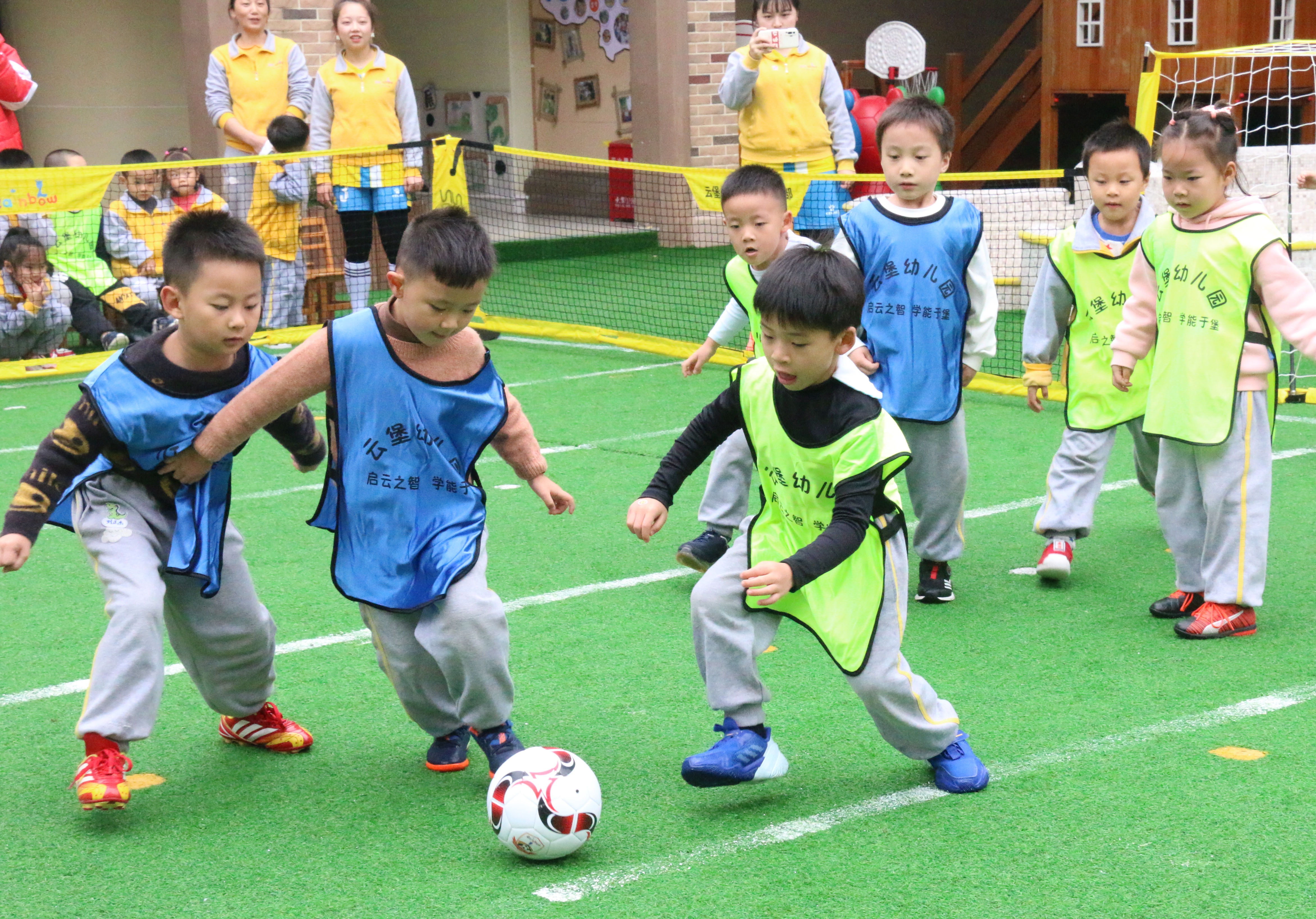 足球要从娃娃抓起的图片,四川眉山彭山业余足球俱乐部