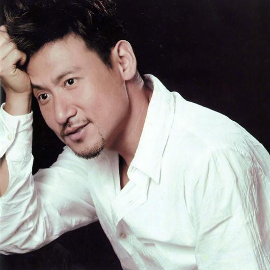 他是一代歌神，却从来没绯闻？揭秘张学友的“风流”与“豪横”…