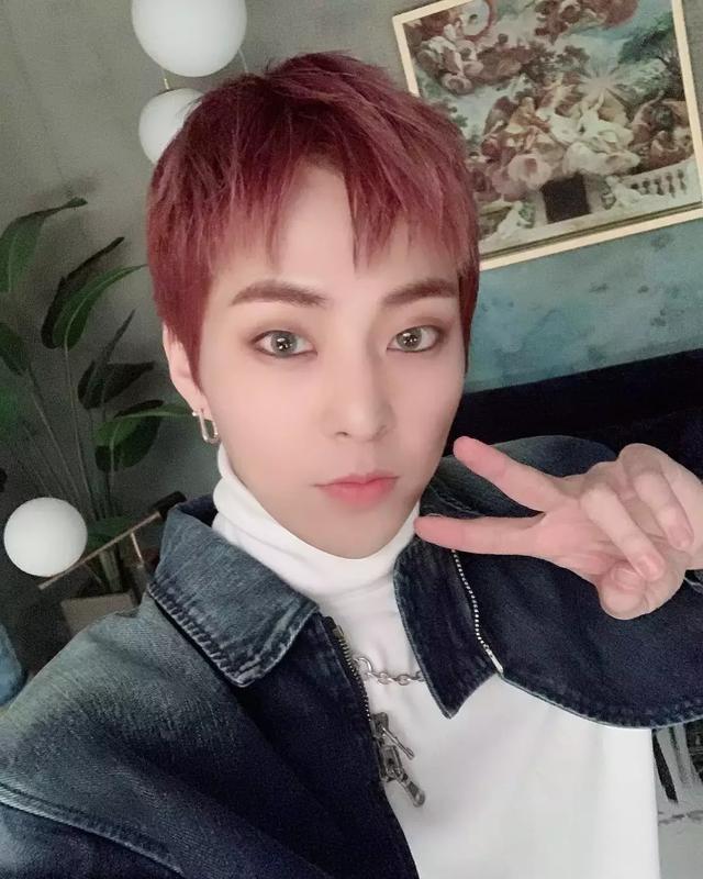 exo所有成员受伤记录,exo颁奖典礼受伤