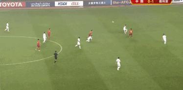 14亿人暴怒的比赛！国足绝望19秒：散步、看戏、中场任人*躏蹂**