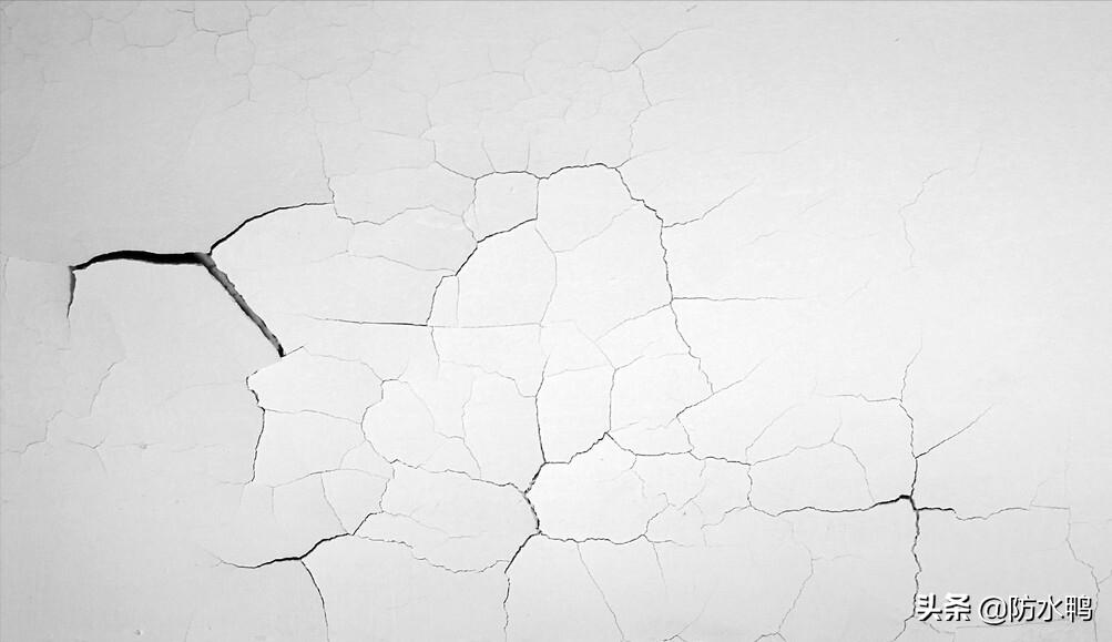 天花板开裂怎么注明质量问题,天花板水泥裂缝漏水如何补救
