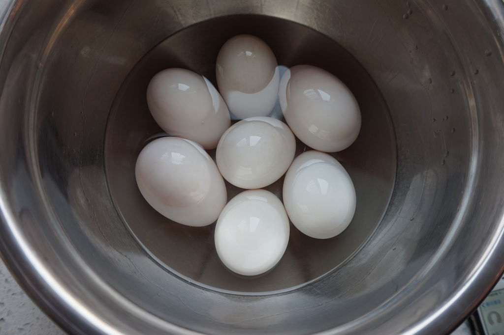 腌鸭蛋怎么腌才能流油,怎么腌鸭蛋腌的不咸还流油