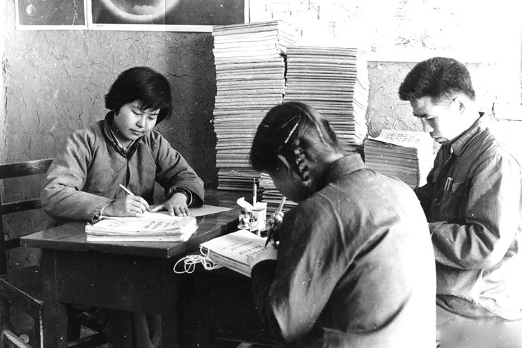 深居大漠57年，81岁老人获奖2000万，她做了什么？