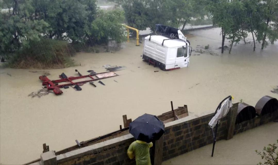 卡车水堵漏水怎么处理,卡车泡水
