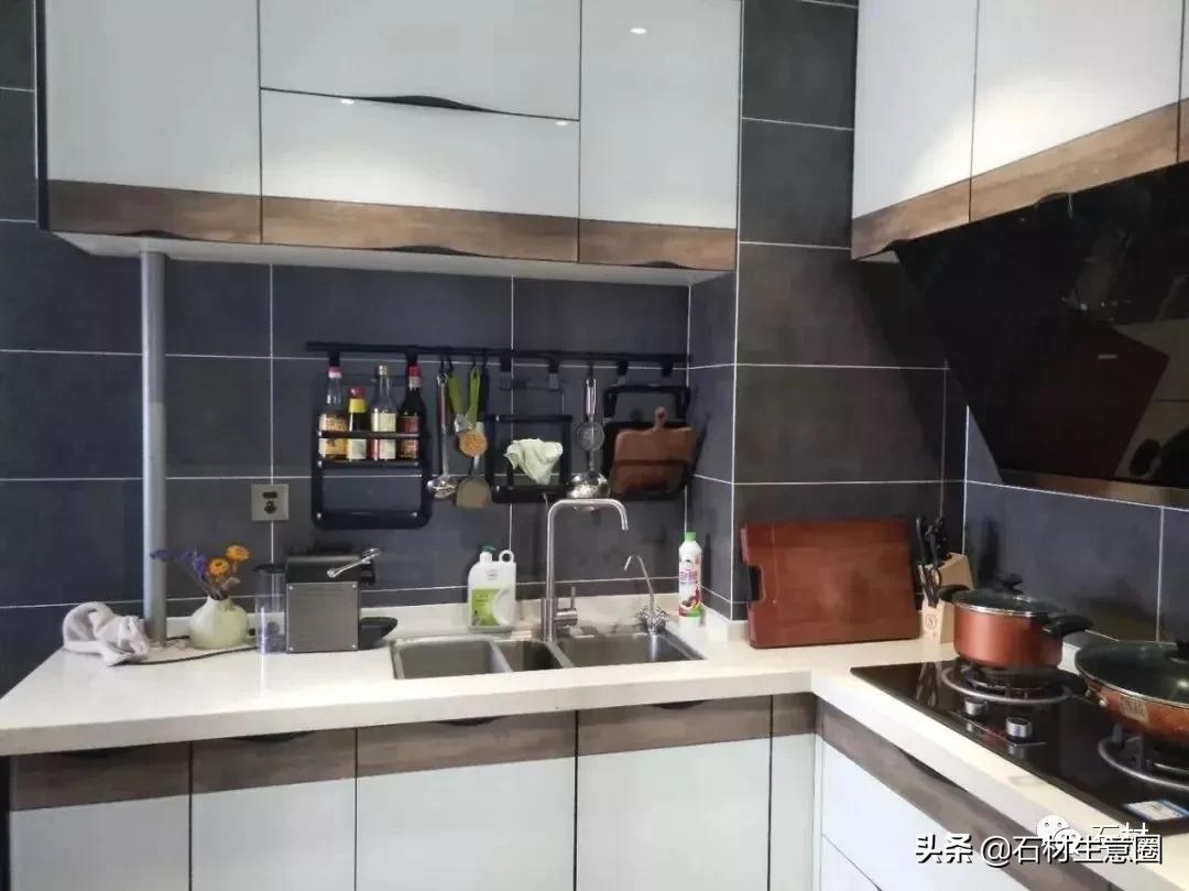 厨房灶台黑色白色柜子效果,黑灰色厨房灶台效果图