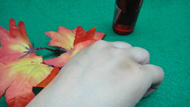 羽西灵芝提亮保湿,羽西灵芝生机焕活调理液橘红色