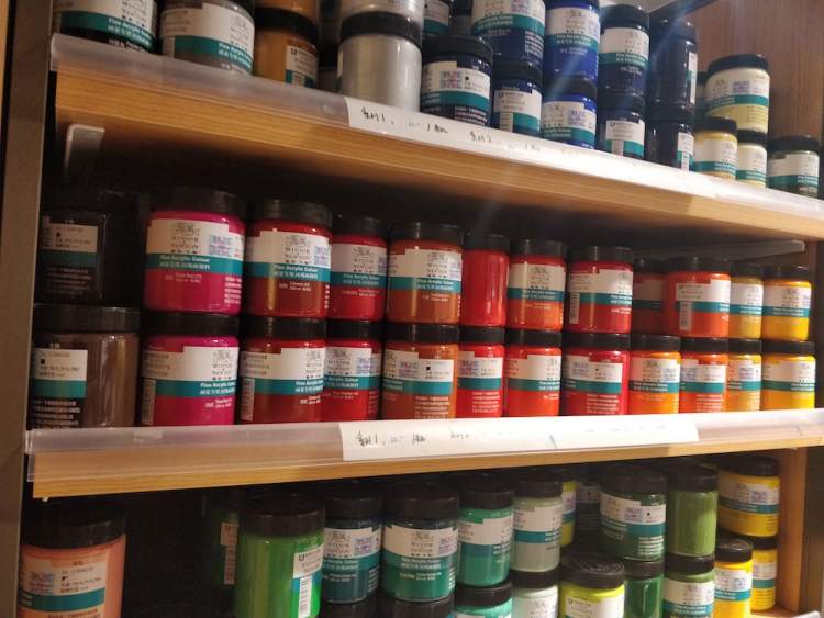 上新了百新书局！70多个采购员买遍全世界的好文具，这家百年老店是我们的“*东伊**屋”