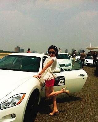 20岁收到上亿礼物,却从不敢认“干爹”,郭美美到底精明在哪?