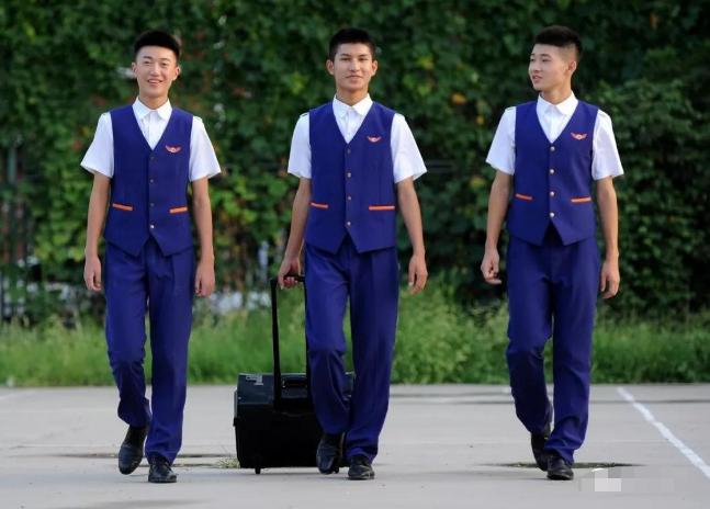 00后毕业生低情商辞职信火了,00后的辞职信真敢这么硬气