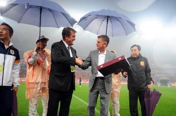 鲁能球迷悼念安蒂奇,鲁能球员痛哭安蒂奇