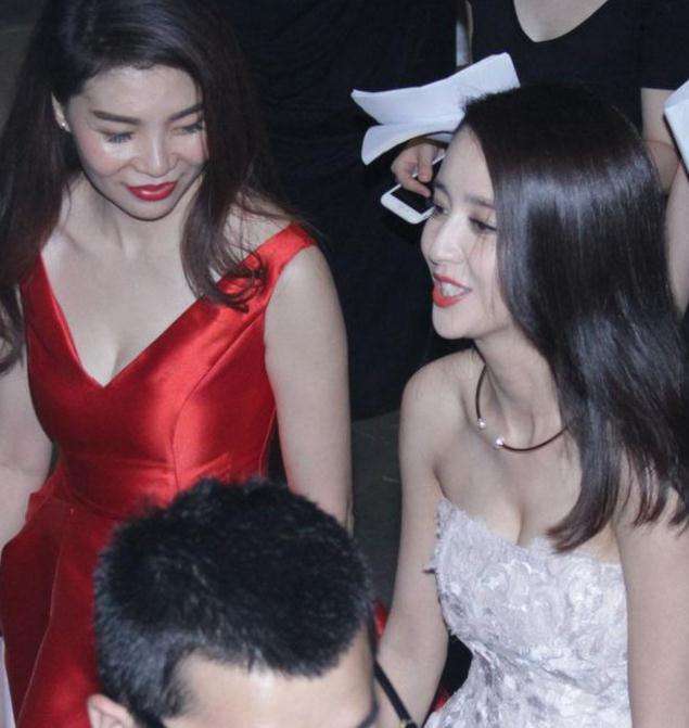 如果执着少女感、热衷话题度,佟丽娅的事业、口碑恐再难回到巅峰