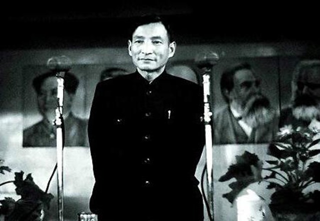 *云陈**作为“*共中**八老”之一，贡献仅次于*小平邓**，为何少有报道？