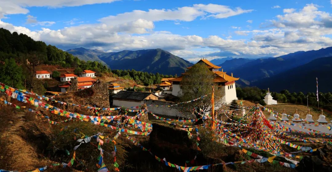 洛克徒步木里到稻城翻的是哪座山,秘境四川甘孜