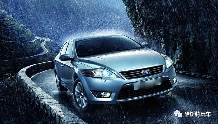 后视镜下雨天怎么防水泡,下雨后视镜看不清防水贴