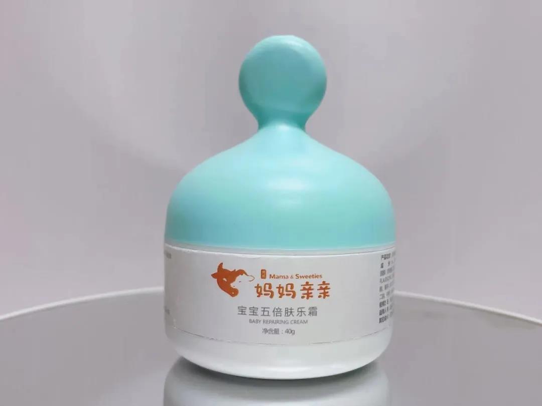 妈妈亲亲小宝宝的脸蛋,妈妈亲亲宝宝脸蛋