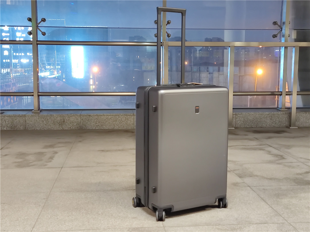 地平线8号旅行箱对比旅美旅行箱,2023年最流行的高端旅行箱