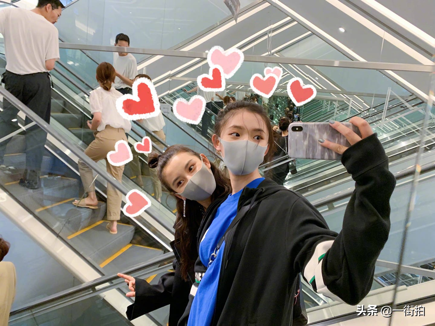 林允儿盘丸子头,林允绿色丸子头活动照