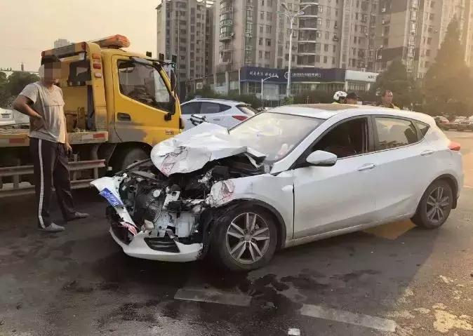 闯红灯造成事故怎么处罚,因闯红灯导致的交通事故怎样处理