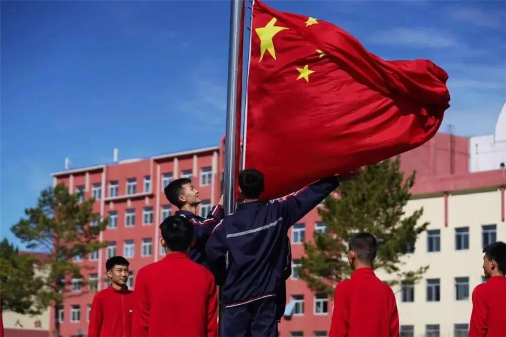 赤峰家长必读书目,赤峰市区最好的中学