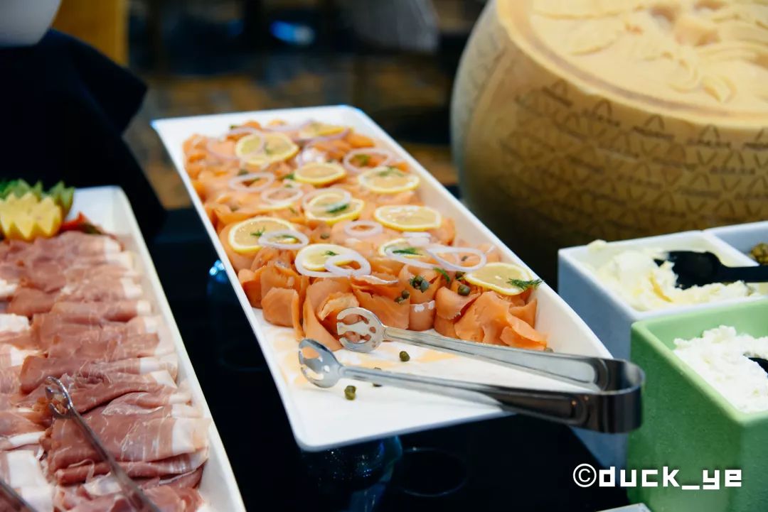 乘坐皇家加勒比邮轮太阳光光谱号,黄晓明皇家加勒比海洋光谱号