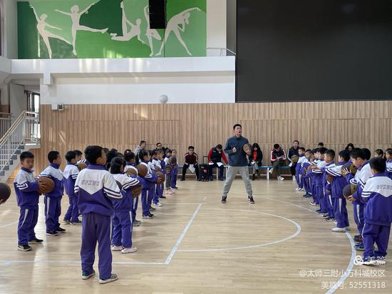 体育课堂生机勃勃,体育课堂趣味活动