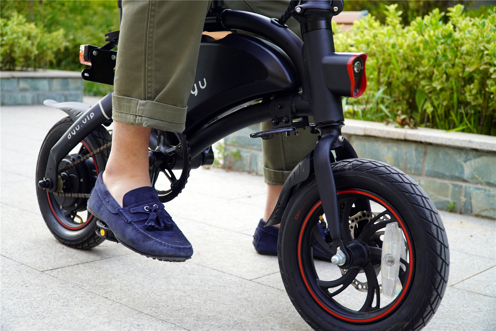 窃格瓦拉的天敌！智能出行更安全，大鱼电动车走进我的生活