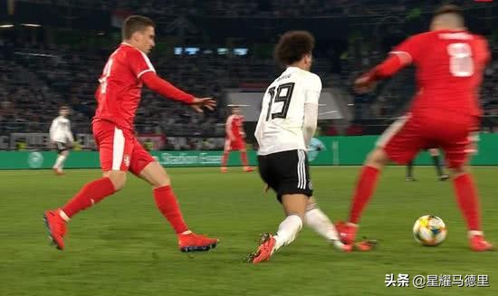 恶劣！中超绯闻外援踩踏德国1亿欧帝星，致后者小腿90度扭曲变形