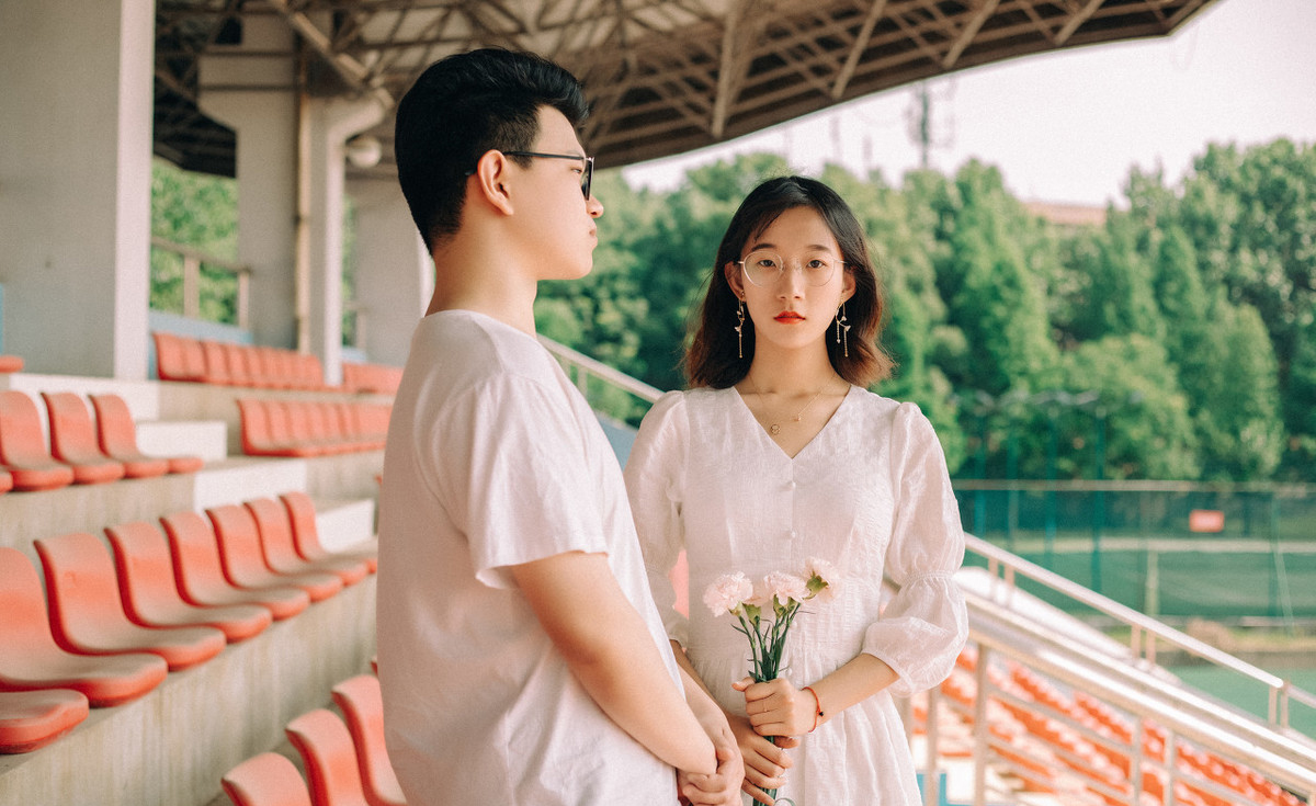 女子带男闺蜜相亲路人怒斥,相亲男被女方怒怼