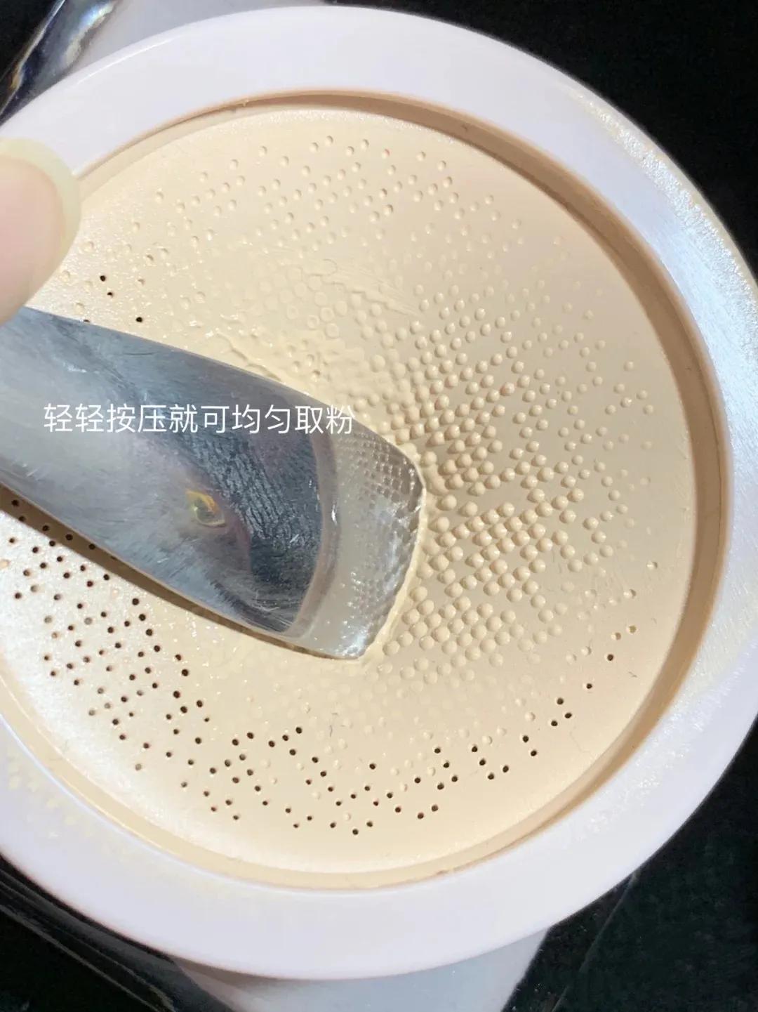 巴黎欧莱雅适合混油皮的粉底液,混油皮阿玛尼无痕持妆粉底液评测