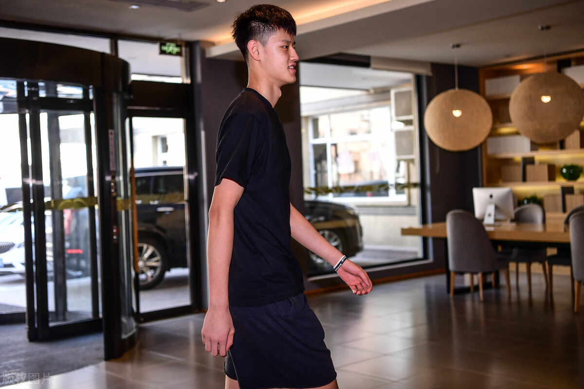 曾凡博加入nba发展联盟场均多少分,曾凡博转队了吗