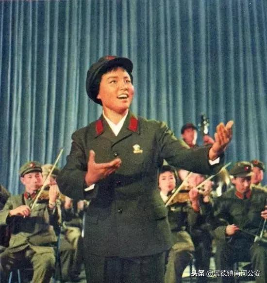 军队文工团礼服服装,文工团演出服