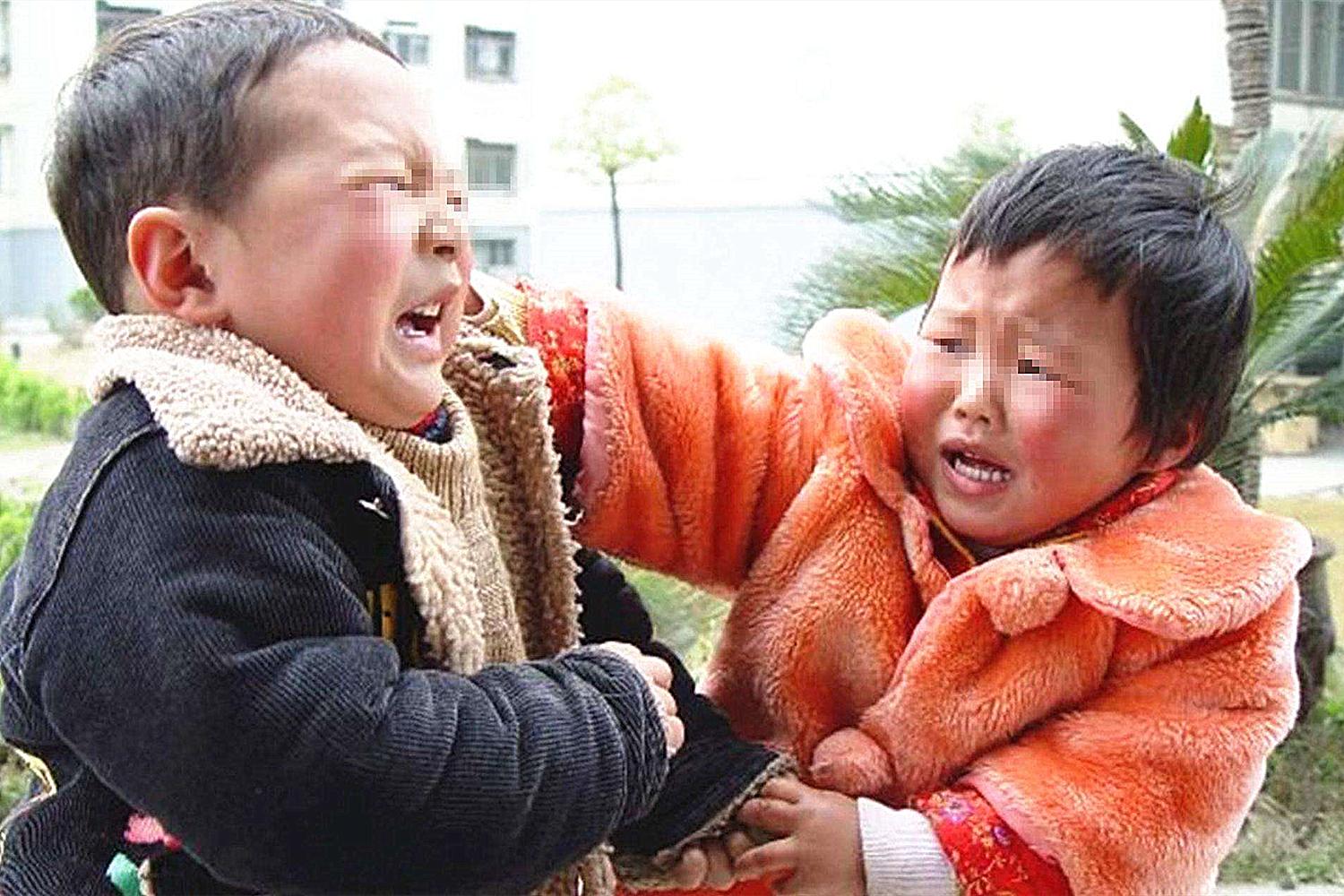 孩子在幼儿园被人打了,孩子在幼儿园被别人打了如何解决