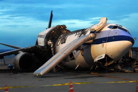 华航飞机爆炸原视频,华航那霸机场