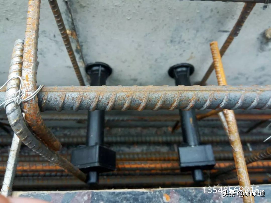 一种新型悬挑架的安装搭设装置,施工现场新型悬挑架