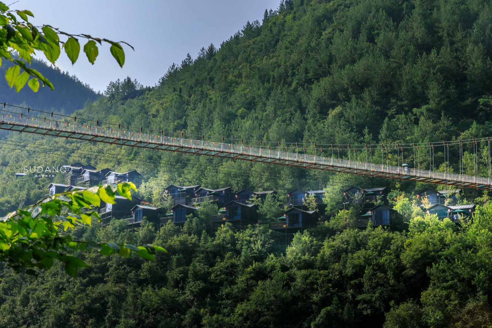 湖北恩施悬崖木屋,恩施最险的挂壁民宿
