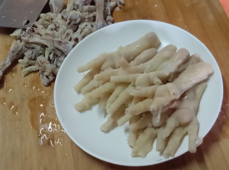 怎么做无骨酸辣鸡爪教程,最简单的酸辣无骨鸡爪怎么做