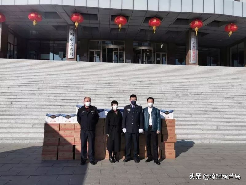有难一起扛—葫芦岛企业家为抗击疫情一线工作人员赠送爱心食品