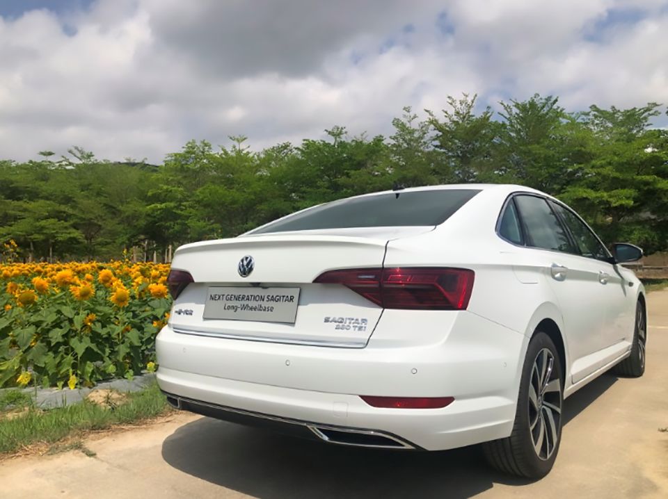 速腾空间逆天,大众速腾1.5t超越版车内空间