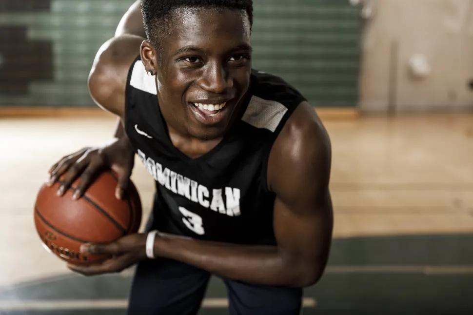 拿下雄鹿总冠军字母哥阿德托昆博,扬尼斯阿德托昆博字母哥fmvp