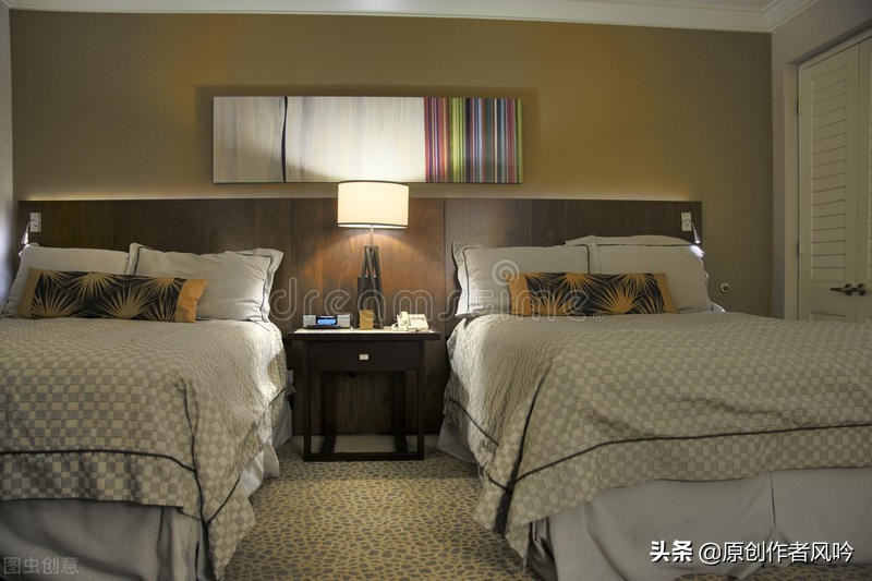 一间屋两张床分割二个空间,一间屋两张床怎么放