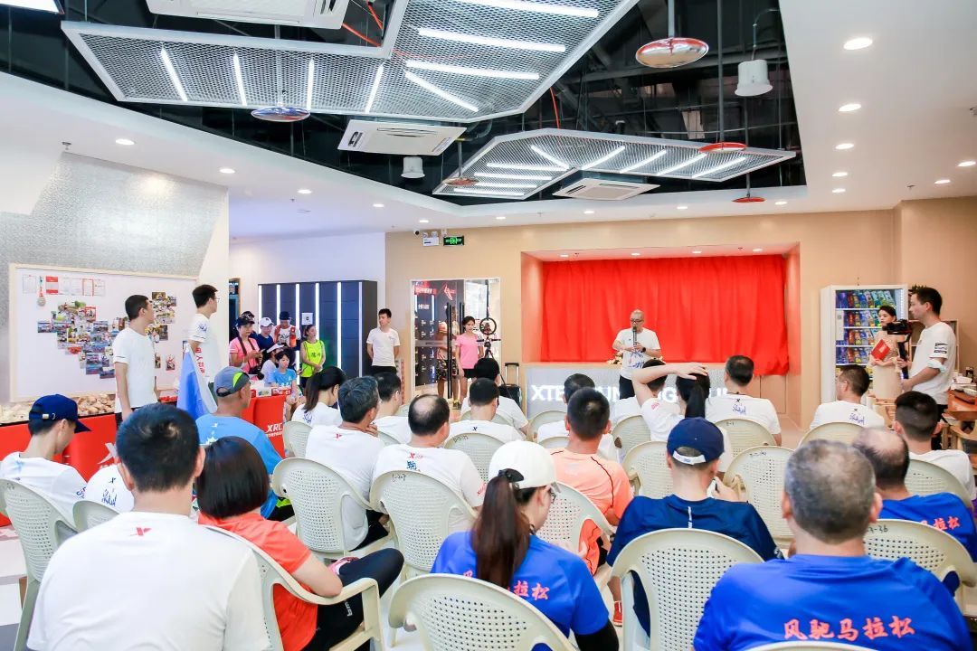 泉州海峡体育中心跑团,特步跑步体育中心