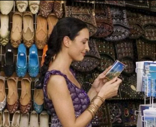 在迪拜100块钱可以买什么,在迪拜十几万人民币能买什么车