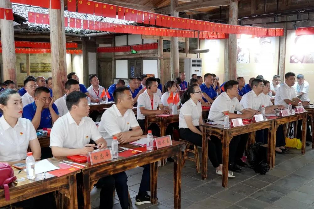 蓝天驾校召开庆祝中国*产党共**成立100周年暨“七一”总结表彰大会