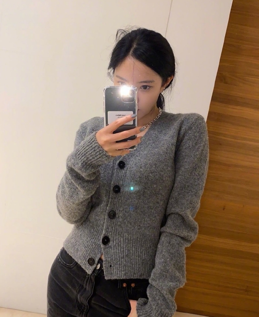 31岁的朴孝敏是韩版穿搭达人,朴孝敏nicebody黑色衣服